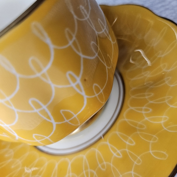 Royal Albert Crown Bone England China Teacup Saucer YELLOW GOLD w/White Swirls - Picture 11 of 16